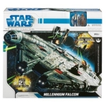 Star Wars - Millennium Falcon - Das Fahrzeug der Superlative. Endlich gibt's den Millennium Falcon passend fr die 3  Inch (ca. 10 cm) Figuren und mit spektakulren Sound- und Lichteffekten. Han Solo und Chewbacca werden mit dem "Rasenden Falken" ausgeliefert.